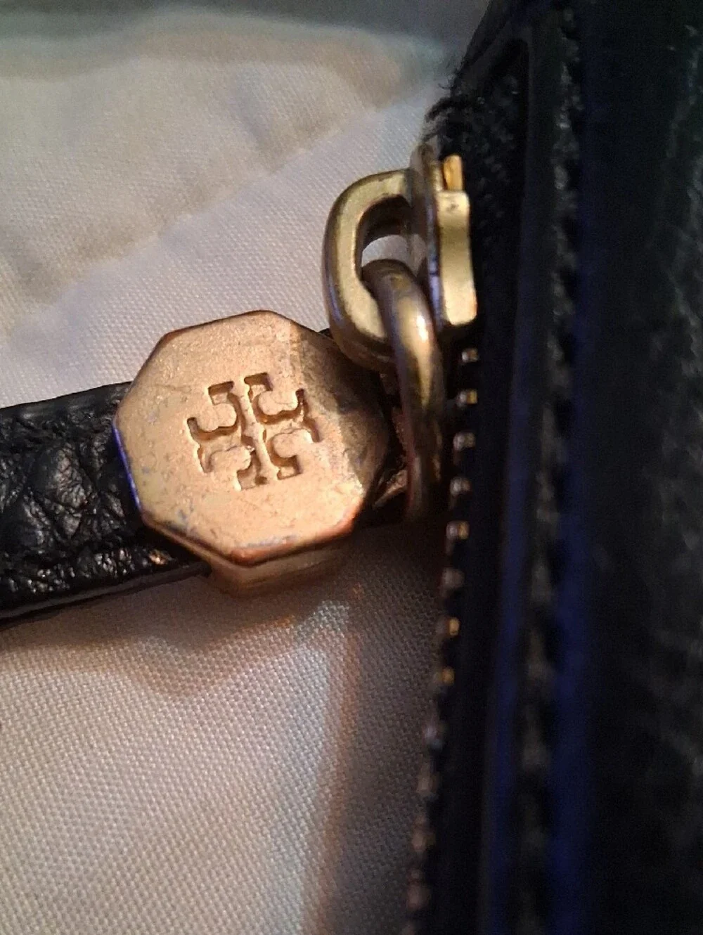 Tory Burch compact pebbled